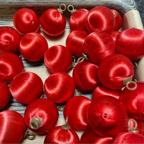 Satin Red and Yellow Vintage Christmas Bulb Bauble Ornaments - Picture 6 of 8